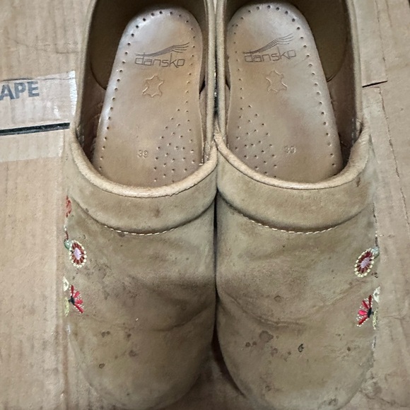 Embroidered Clogs - Picture 3 of 7